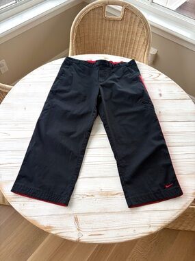 Vintage Y2K Nike black utility cropped capris red detailing+ embroidered swoosh
